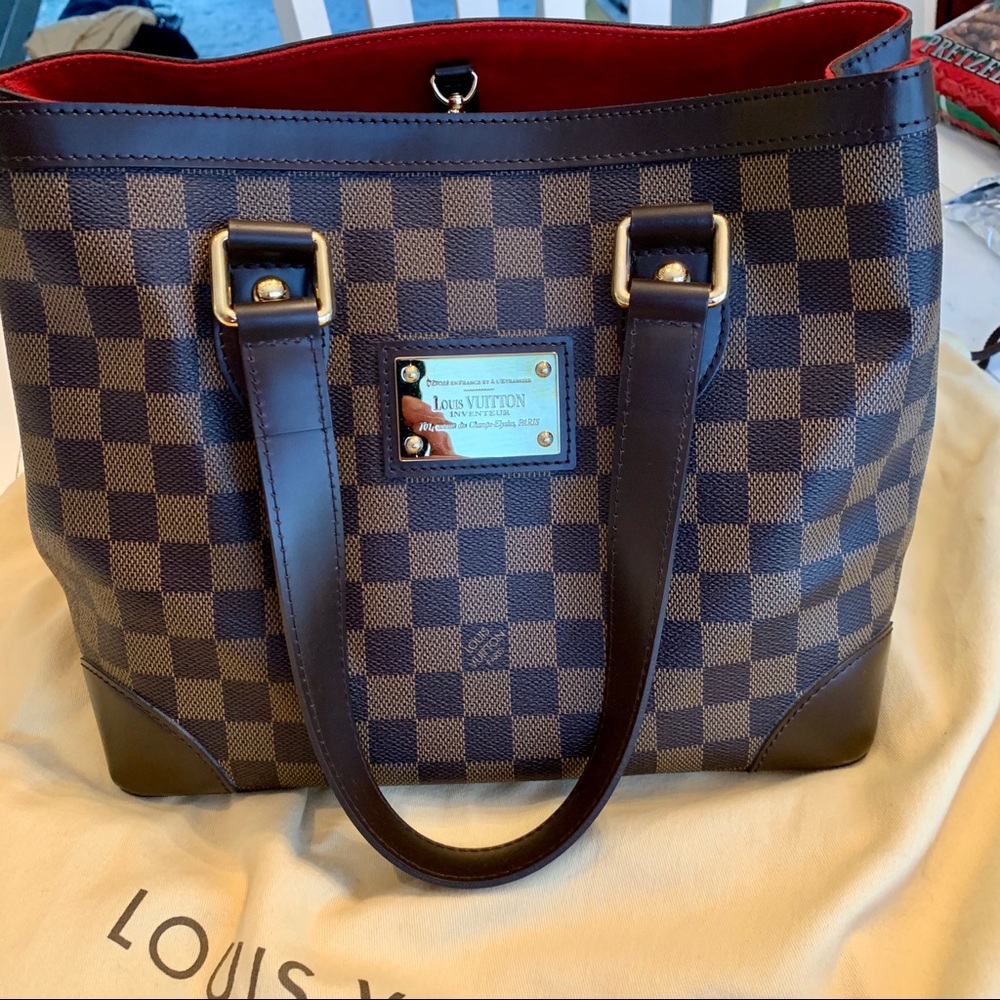 Louis Vuitton bag discontinued.